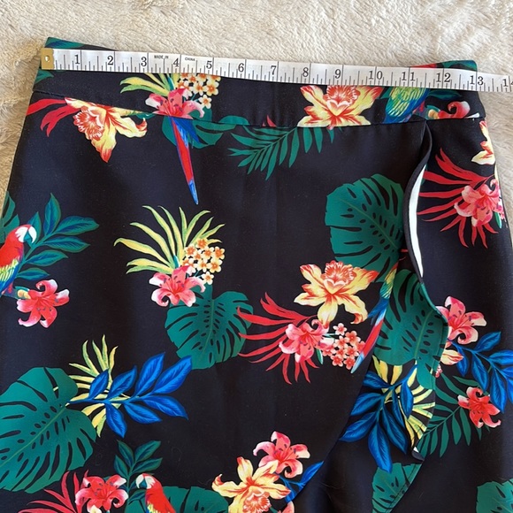 CONTEMPORAINE Tropical Print Wrap Midi Skirt Size 2 - Picture 7 of 10